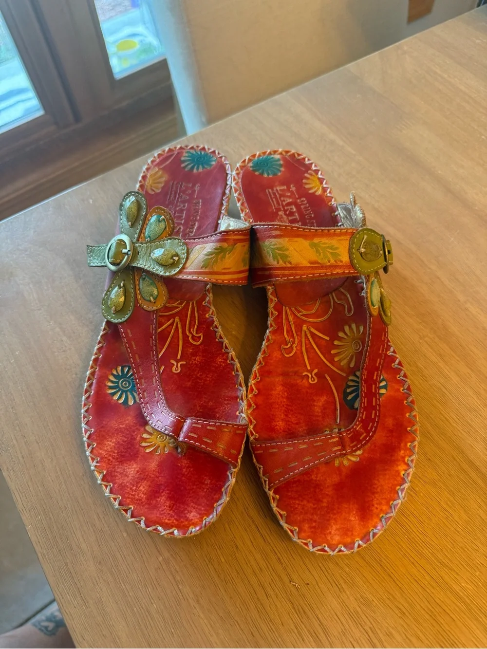Womens red Floral L'Artiste Santorini Sandals, size 41